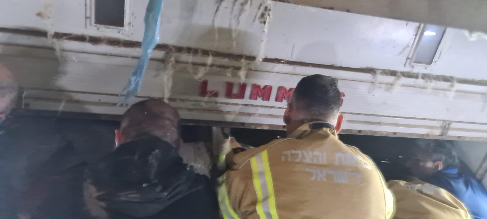 تخليص عامل من داخل ماكنة في مصنع بالقرب من مجدال هعيمك